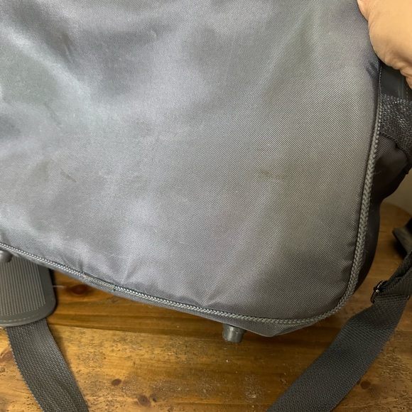 Vtg Pierre Cardin Gray,  Carry On Bag /Luggage with shoulder strap. Unused - Picture 6 of 8